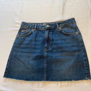 Top shop Moto jean skirt in size 6.